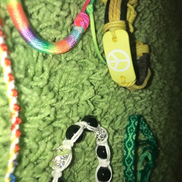 Huge bracelet bundle!! Lot of 12 - Picture 3 of 4